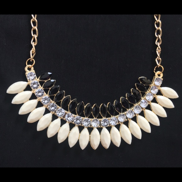 NWT Glam Statement Necklace - Picture 1 of 2